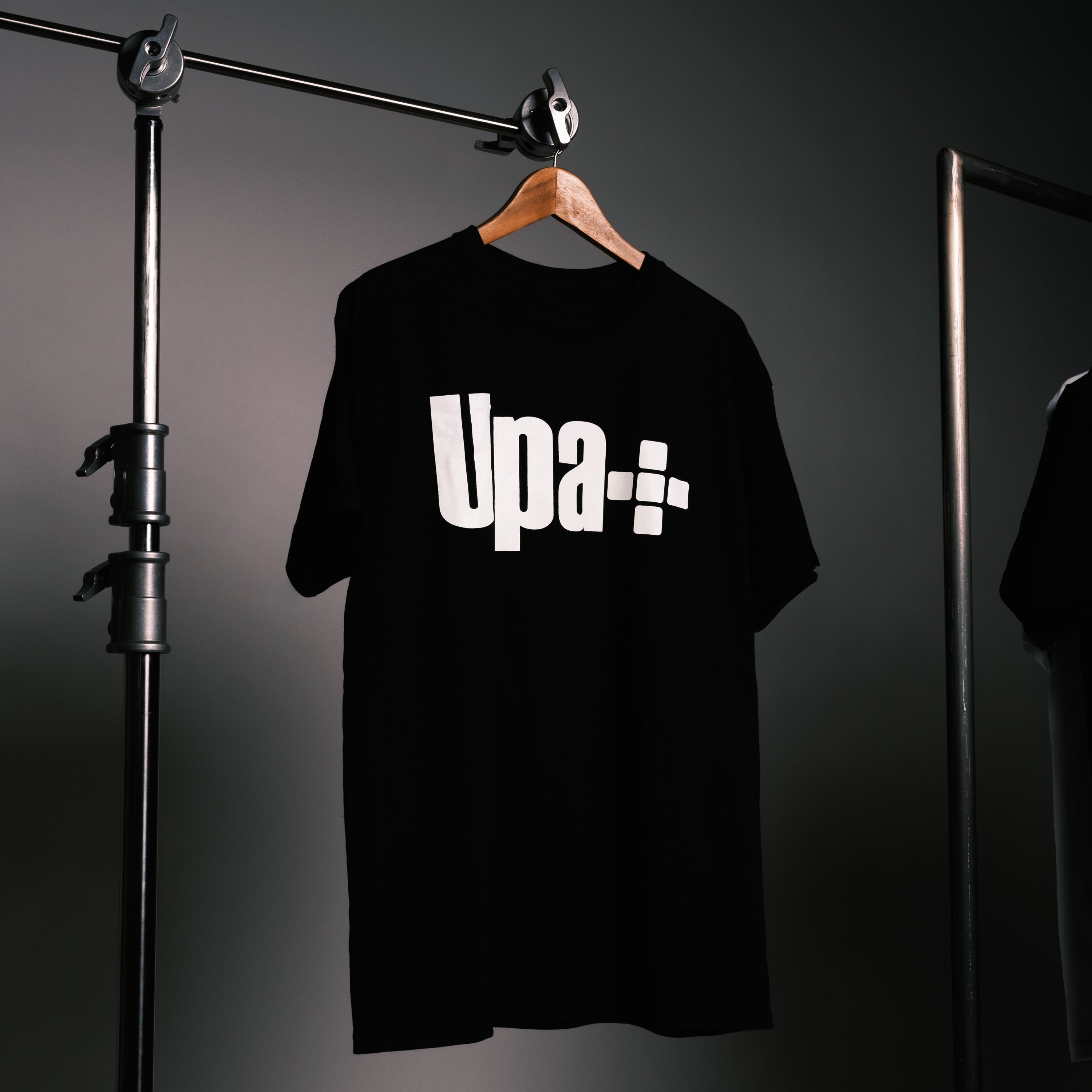 UPA+ - UPA+ (POLERA)